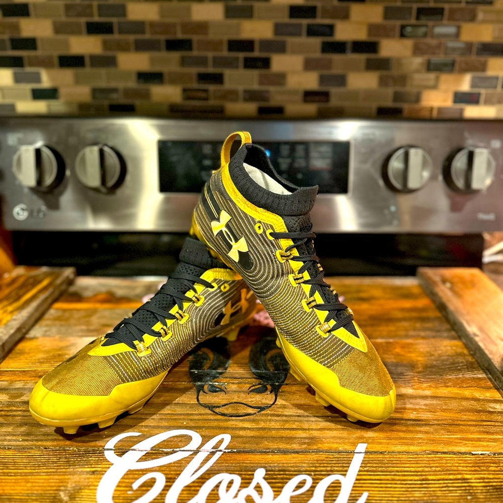 Men’s under armor football cleats size 12.5